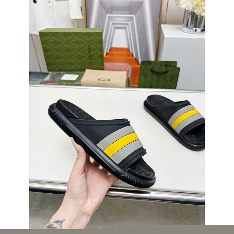 G*u*i slippers